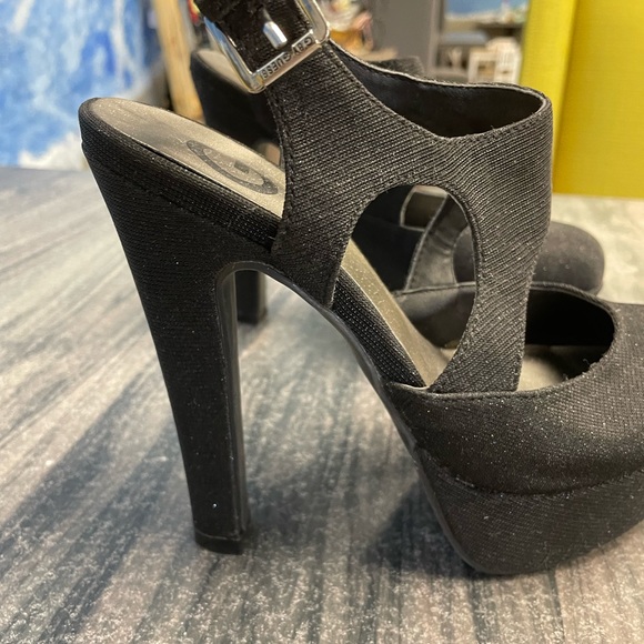 Guess Heels - Picture 5 of 12